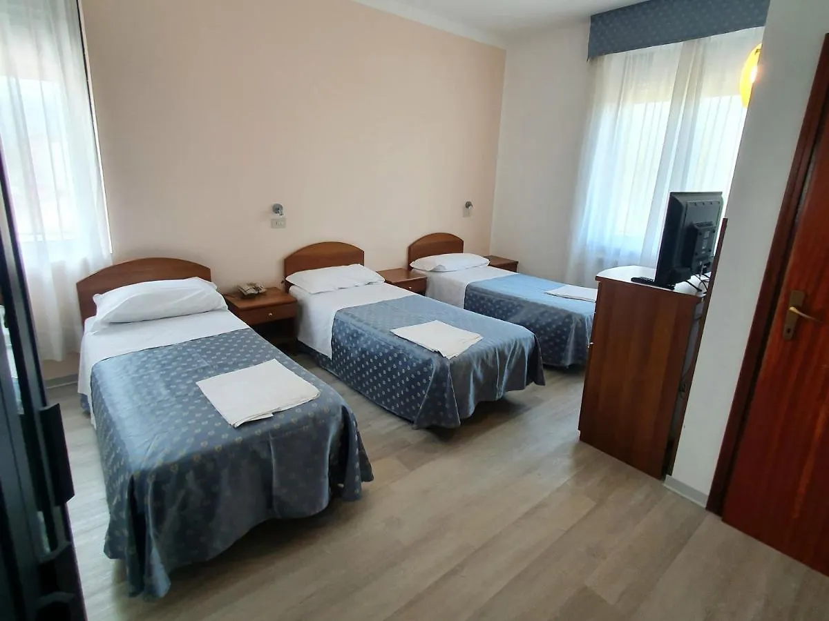 Hotel Perla Massa Lombarda 3*,  イタリア