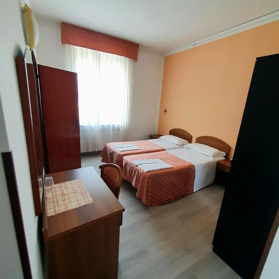 Hotel Perla Massa Lombarda イタリア